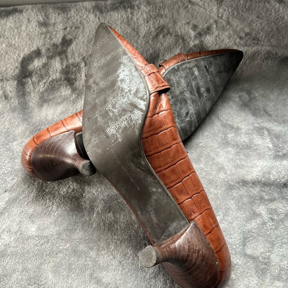 Stuart Weitzman Brown Croc-Patterned Heels - Picture 8 of 10